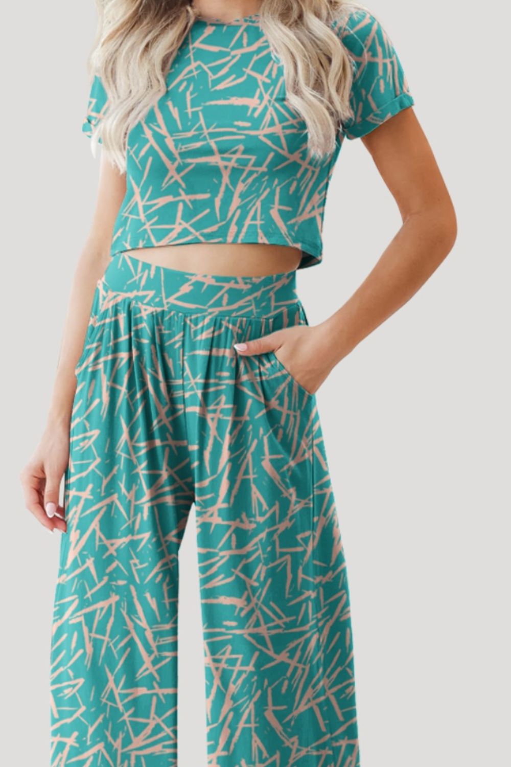 
                  
                    'HADLEY' Printed Round Neck Short Sleeve Top and Pants Set
                  
                