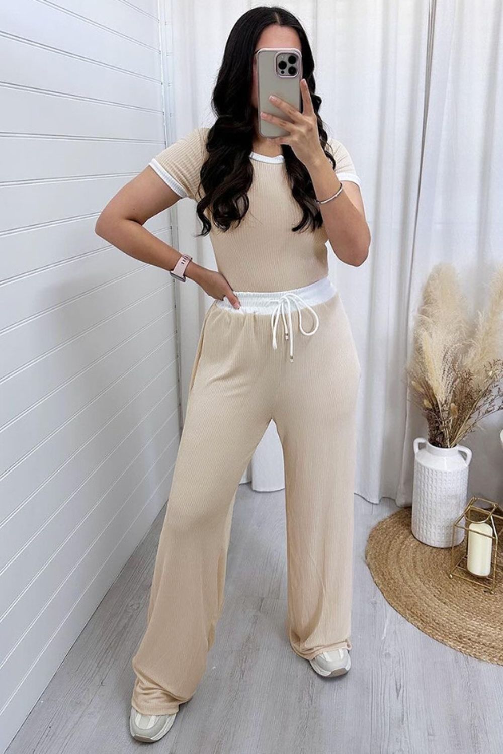 
                  
                    Contrast Trim Round Neck Top and Pants Set
                  
                